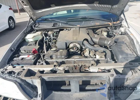 2003 Lincoln Town Car Cartier z USA, uszkodzony, nr VIN 1LNHM83W43Y658895